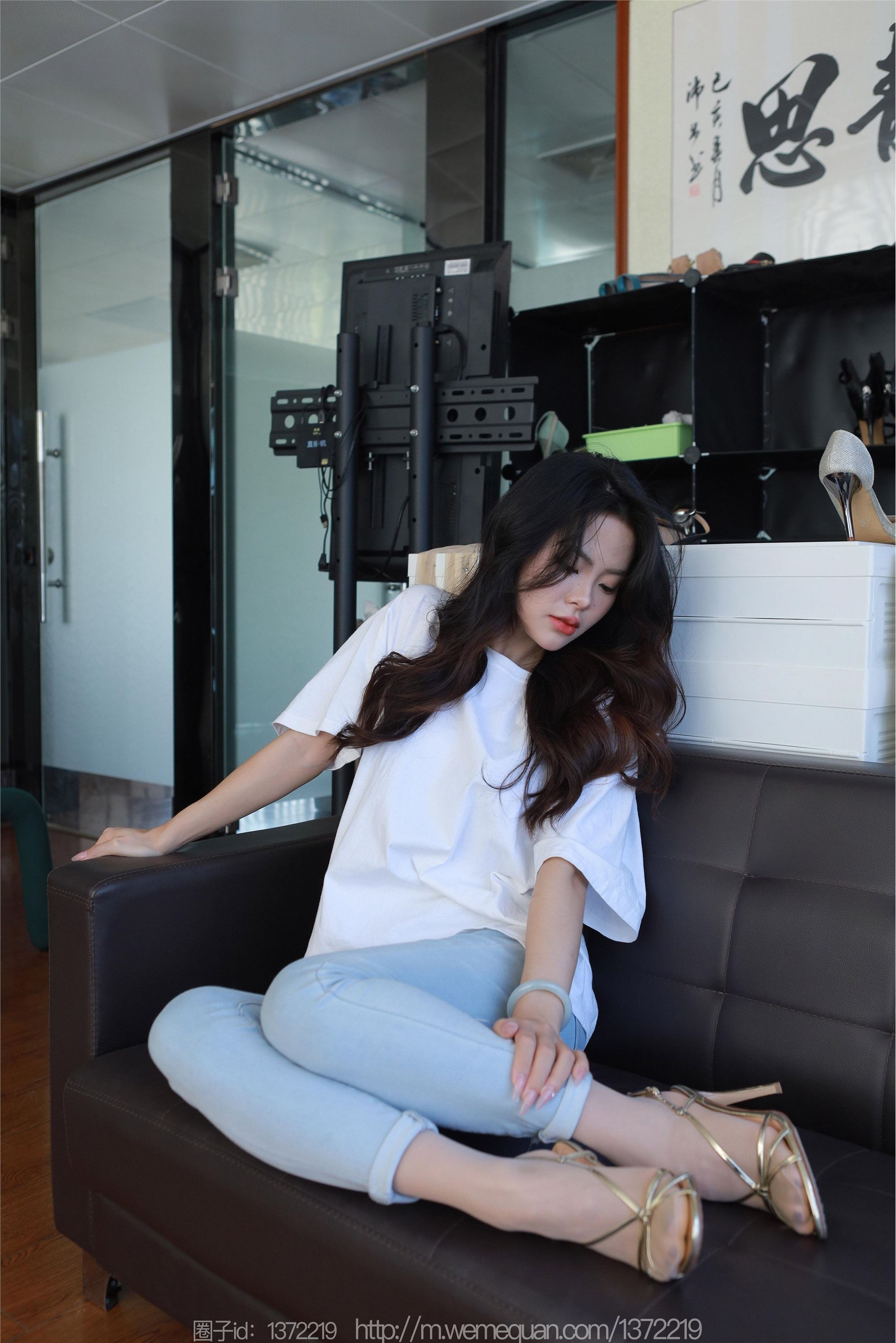 IESS异思趣向  2023.09.04 丝享家 1524 兔兔《白T牛仔裤里丝》